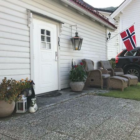 Koselig Landsbyhus I Nordfjord Нурфьордэйд Экстерьер фото